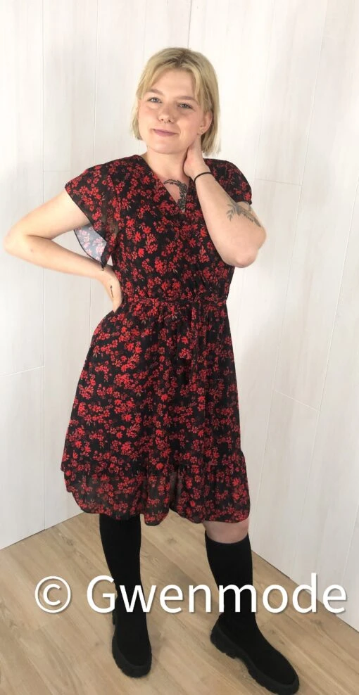 Robe Fleurie Avec Volants Noire Et Rouge – Image 2